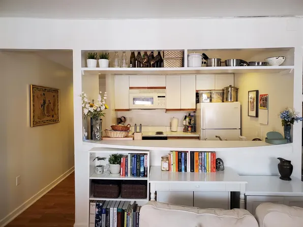 19 S Bank St APT 403, Philadelphia, PA 19106