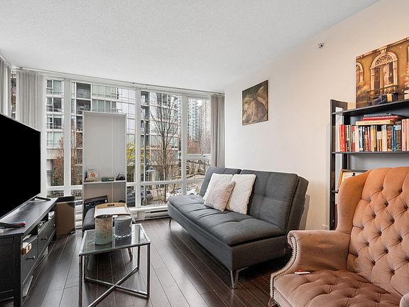 2nd image of 1438 Richards St #205