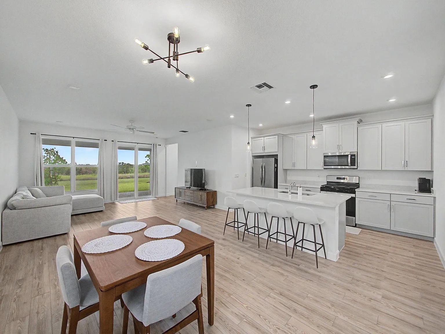 2 bed, 2.0 bath, 1723 sqft, $2,800 — Photo 1