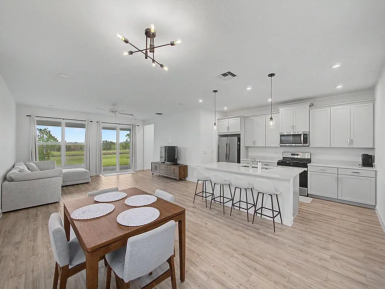 9140 SW Remy Ln — Photo 1