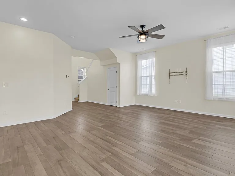 1419 Hermitage Ln — Photo 13
