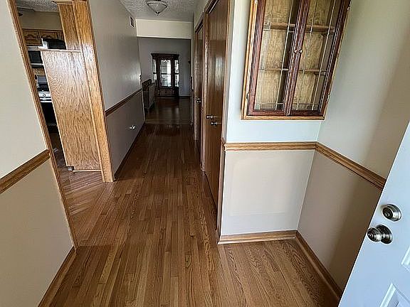 2nd image of 1914 Foxwood Dr