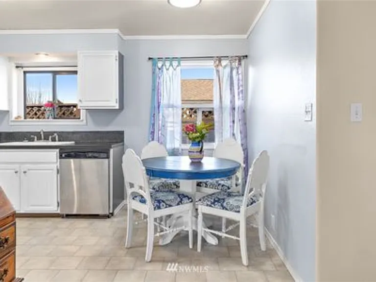 1713 N Water St — Photo 1