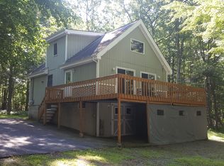 383 Oak Hill Rd, Hawley, PA 18428