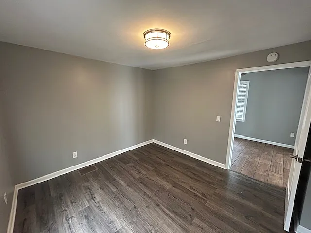 330 E Chestnut St — Photo 4