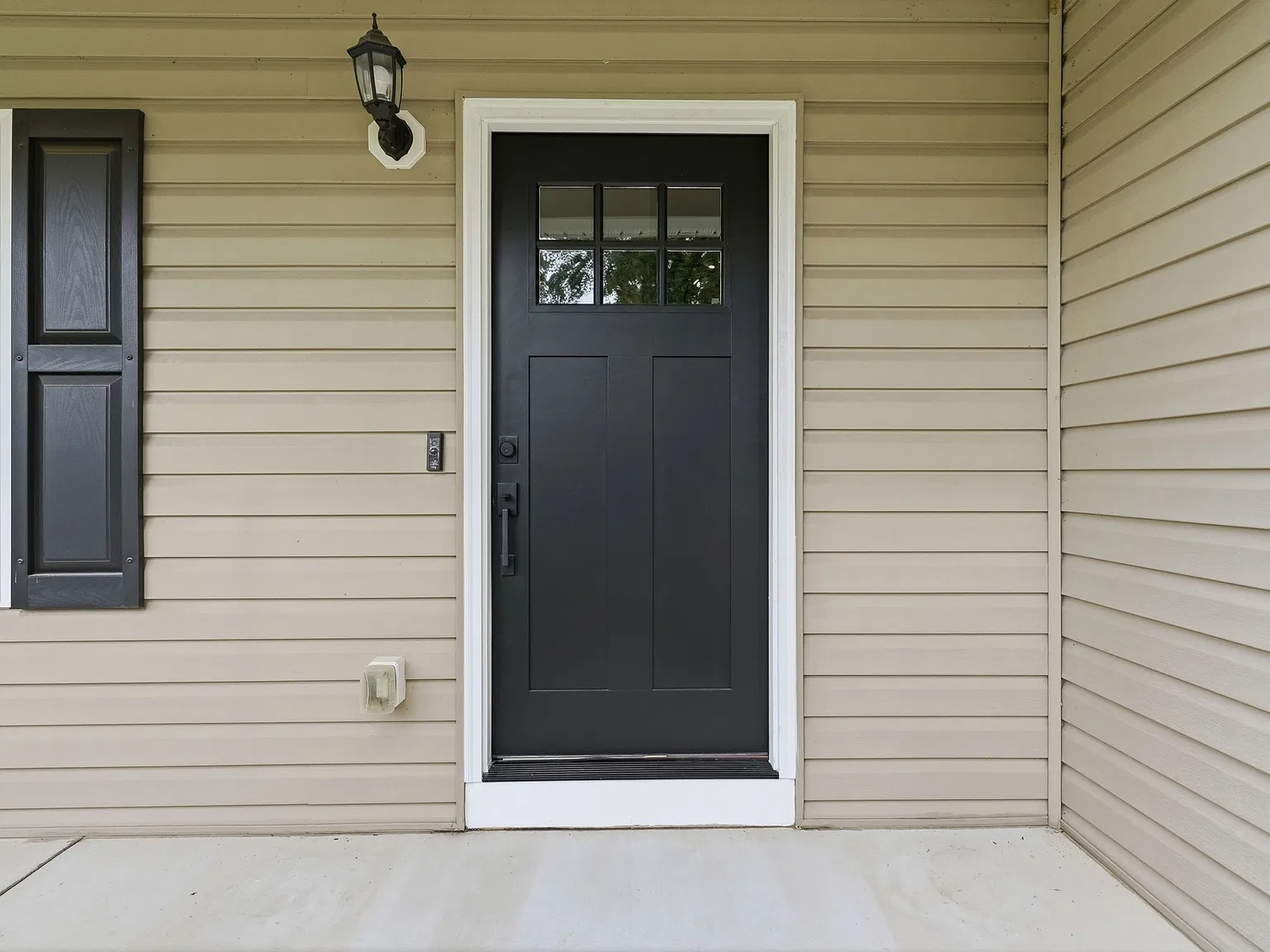 4 bed, 2.5 bath, 2600 sqft, $4,400 — Photo 2
