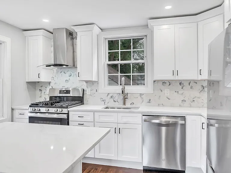 116 Morse St — Photo 2