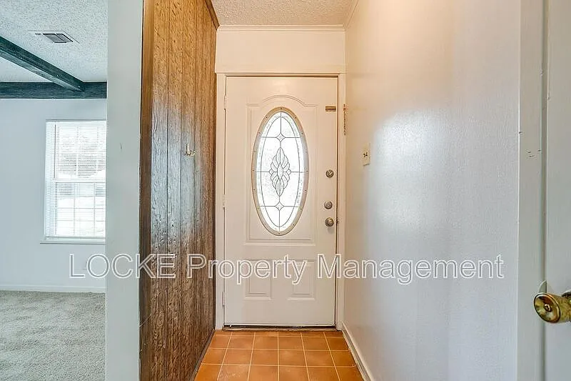 3 bed, 1.5 bath, 1512 sqft, $1,545 — Photo 2