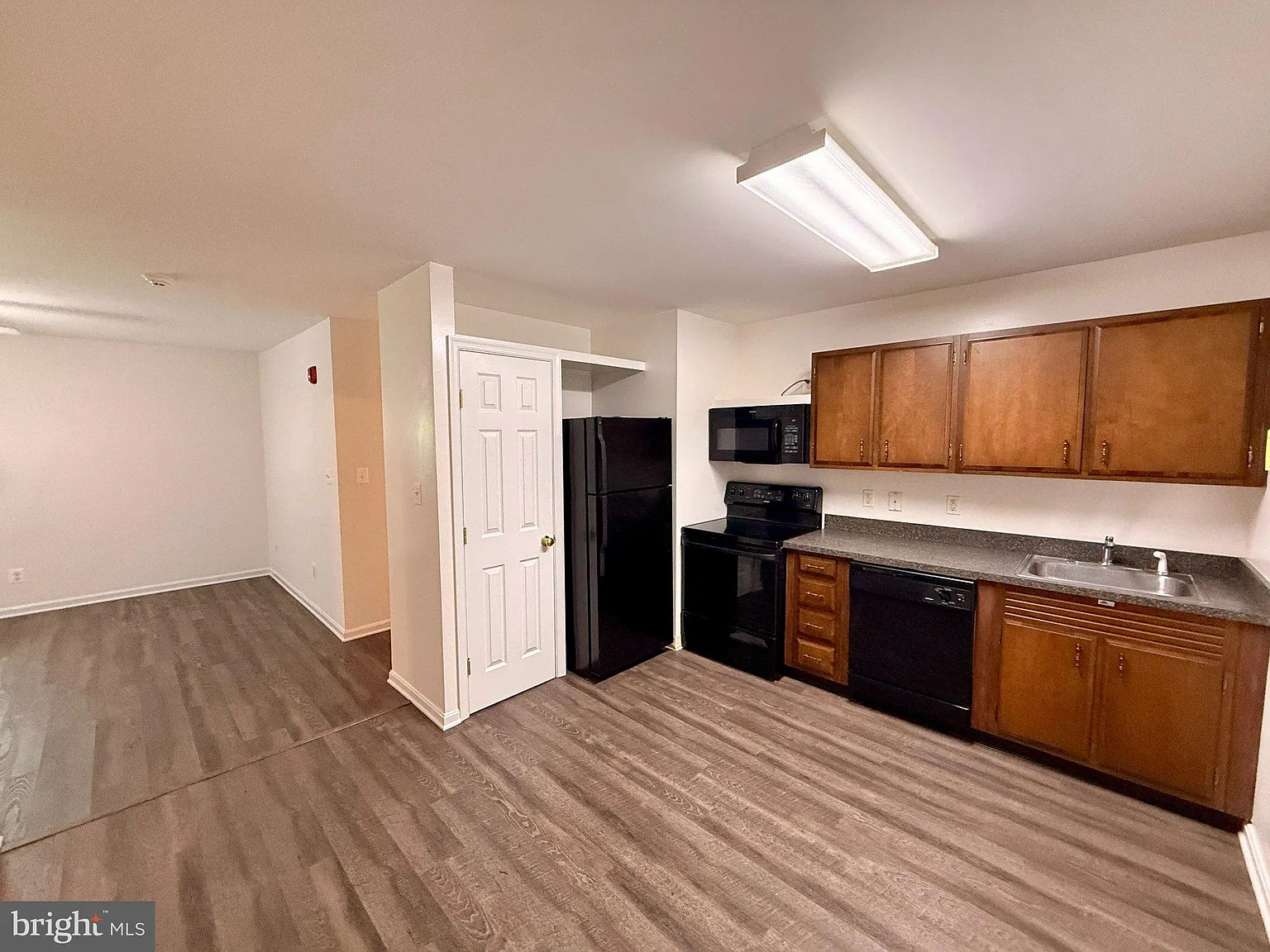 2 bed, 1.0 bath, 800 sqft, $1,195 — Photo 3