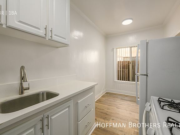 5th image of 1319 N Bronson Ave #107
