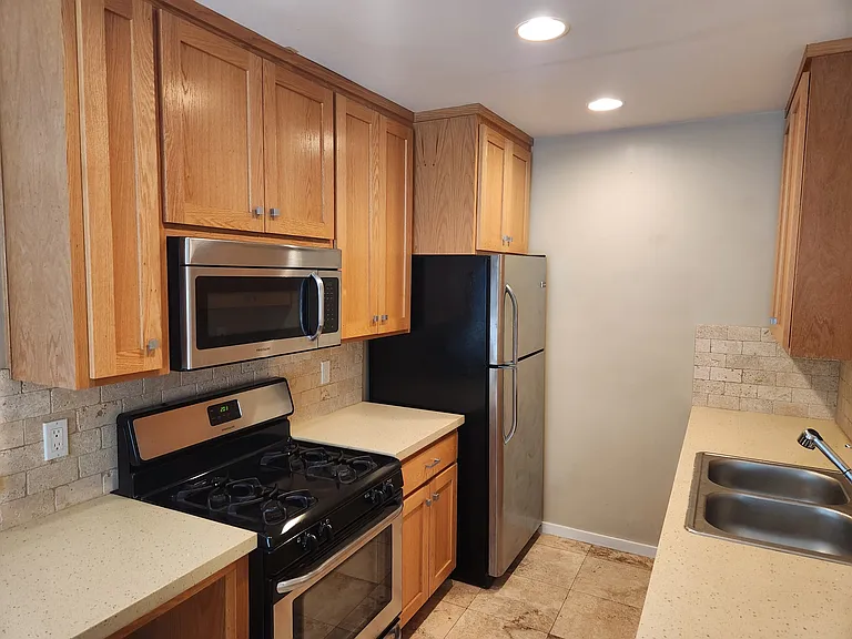 4847 Rosewood Ave #2 — Photo 17