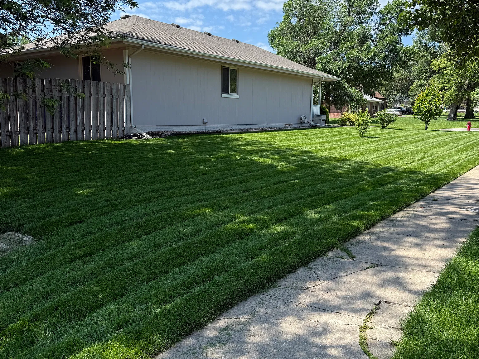 SW 16th St, Lincoln — Photo 2