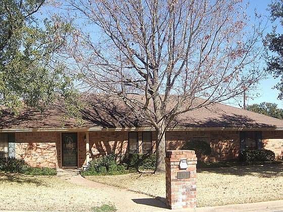 1st image of 701 Willow Creek Dr