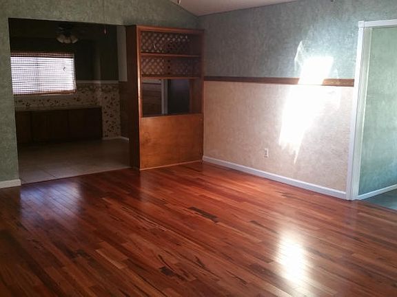 3rd image of 2706 Silverspur Dr