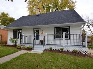 2004 Oaklawn Ave, Waukesha, WI 53188
