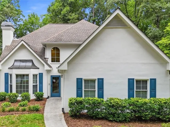 181 W Lake Dr, Mountain Park, GA 30075