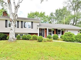 141 Tanoak Ln, Naperville, IL 60540