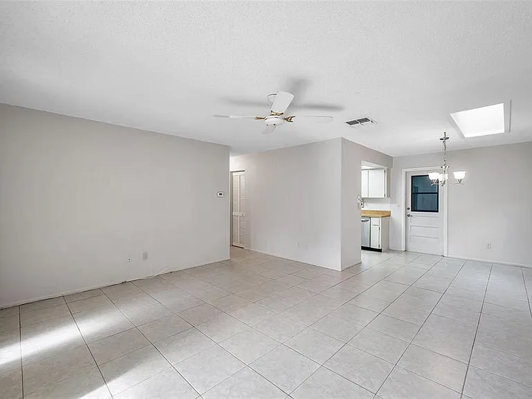 2291 Shelly Dr #D — Photo 8