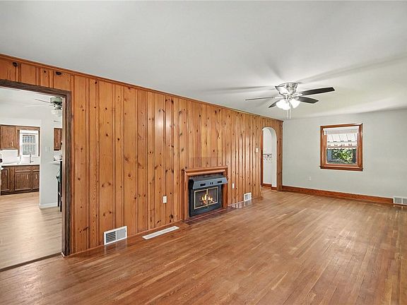 2nd image of 103 Hoover Blvd