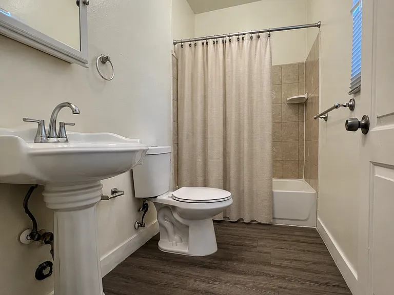 14655 Vanowen St — Photo 10