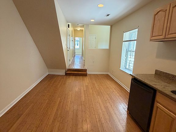 4th image of 1928 W Diamond St #2