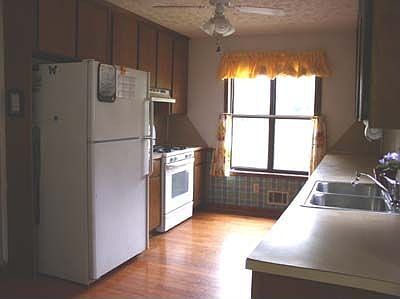 3rd image of 2415 Broward Dr NE