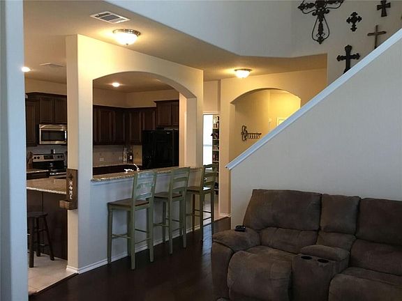 3rd image of 1201 Honeywood Ln