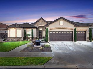 2958 Powers Ave, Clovis, CA 93619
