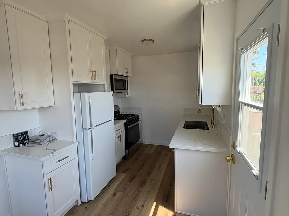 500 N Mariposa Ave #506-4