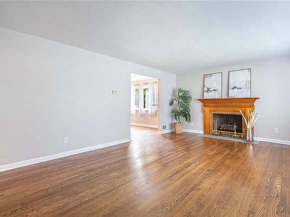 4th image of 327 Patterson Rd