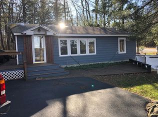 101 Mulberry Ln, Dingmans Ferry, PA 18328