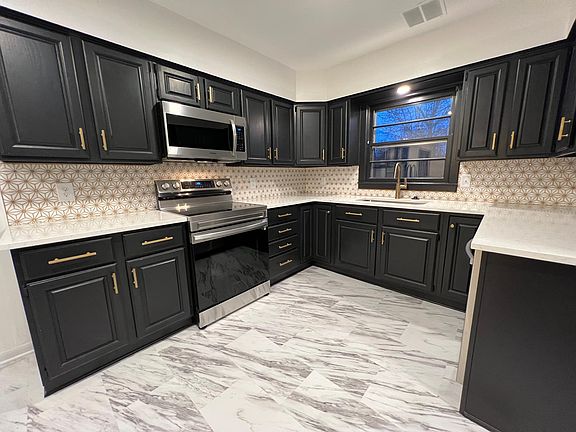 5th image of 819 N Redbarn Ln