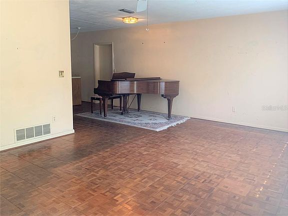 2nd image of 1704 Golf View Dr