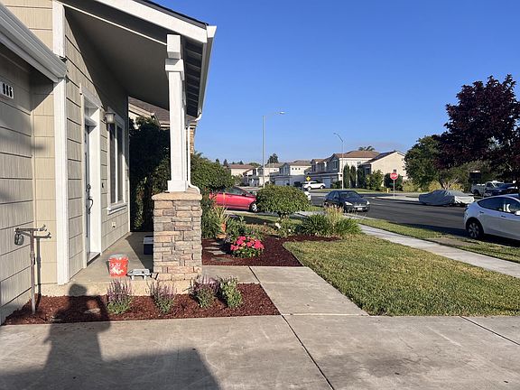 3rd image of 886 Moro Dr