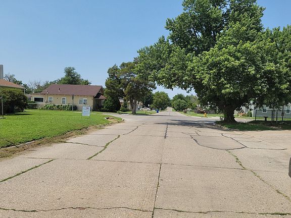 4th image of 359 E Cedar Ave