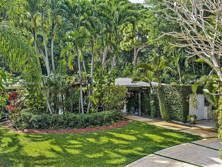 11932 NE 8th Ave — Photo 21