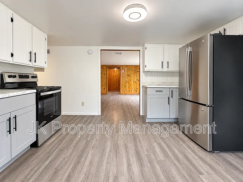 2 bed, 1.0 bath, 1004 sqft, $1,775 — Photo 2