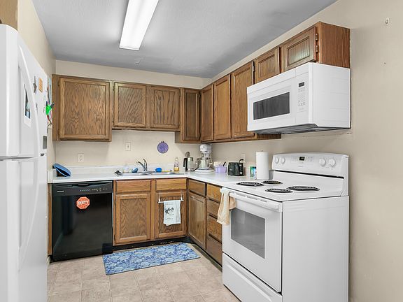 4th image of 724 W 1720 N #126