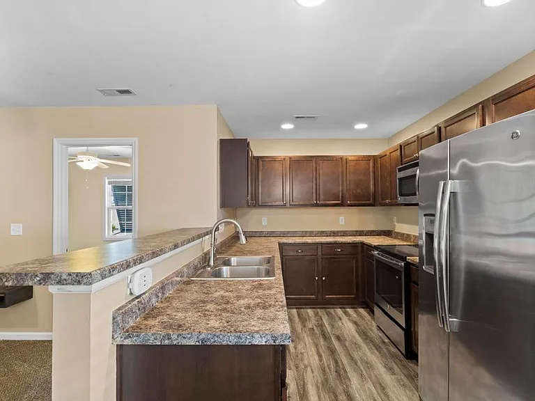 123A James Ave — Photo 7