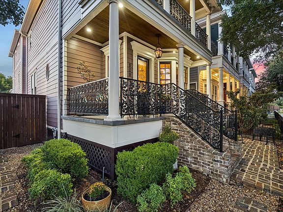 3rd image of 809 W 9th St