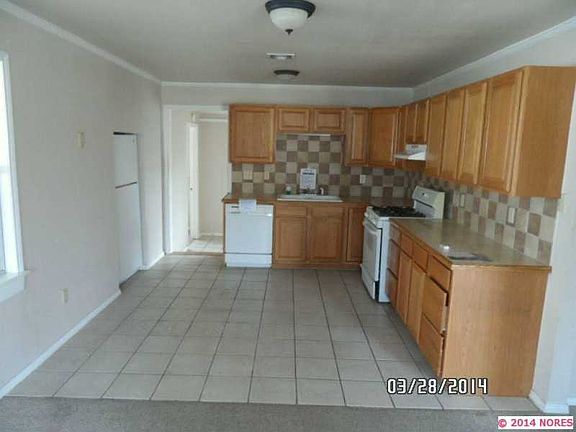 3rd image of 1021 N College Ave