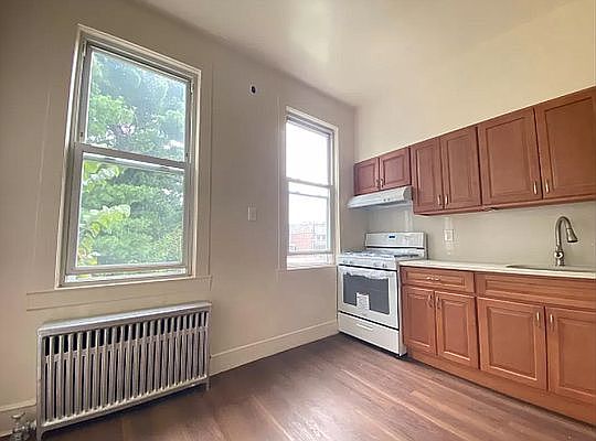 2nd image of 32-15 44th St #2