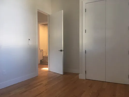 Rented by Premier Metro Realty Corp | media 21