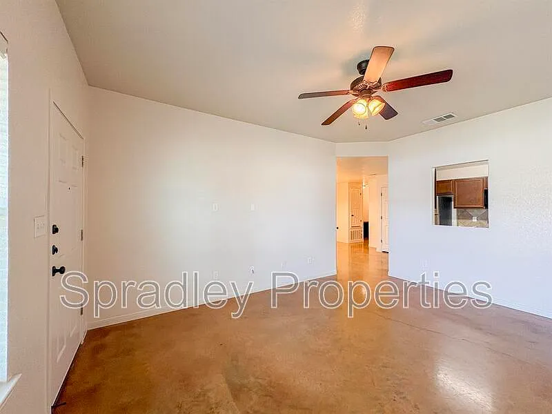 3 bed, 2.0 bath, 1300 sqft, $1,425 — Photo 2