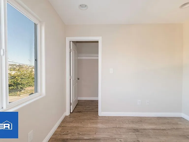 2722 E Cincinnati St — Photo 27