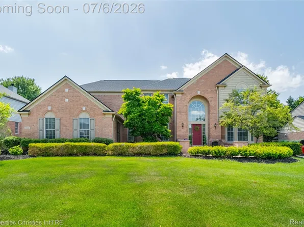 16223 Oak Forest Ct, Northville, MI 48168