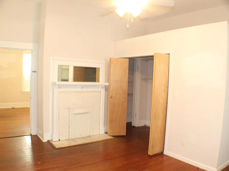1073 Hillyer Ave — Photo 9