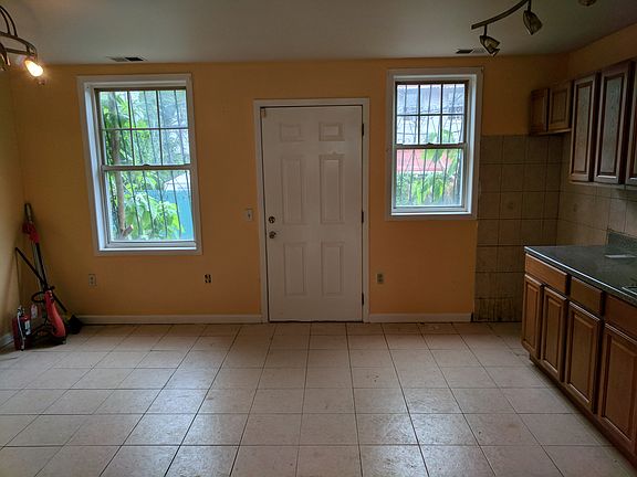 5th image of 529 Alabama Ave