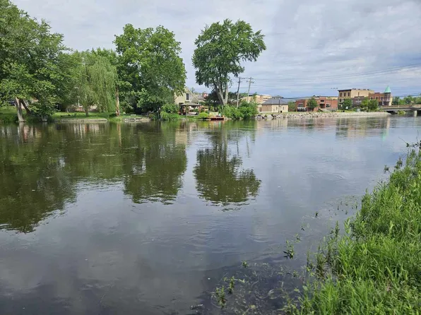 106 S River St, Dundee, IL 60118