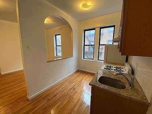 2nd image of 285 Mott St APT A20